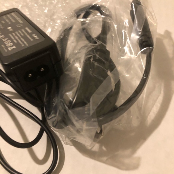 Nwot Replacement Ac adapter model BA44-00286A - Picture 6 of 8